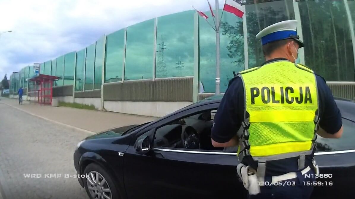 Pijany kierowca rzucał nożami w policjantów w Białymstoku [zdjęcia, wideo]