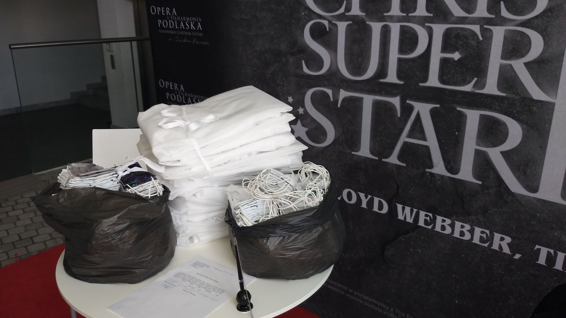 Opera pomaga mieszkańcom i pracownikom DPS-ów