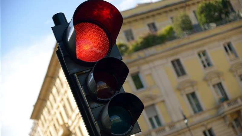 Za kratami spędzi 178 dni, bo... przechodził na czerwonym świetle