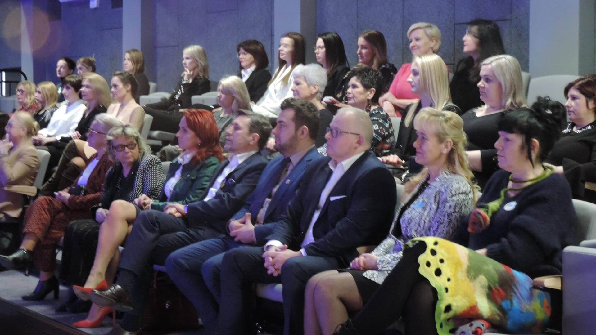 Spotkanie "Biznes na obcasach” w Łomży - prezydent miasta wręczył paniom nagrody