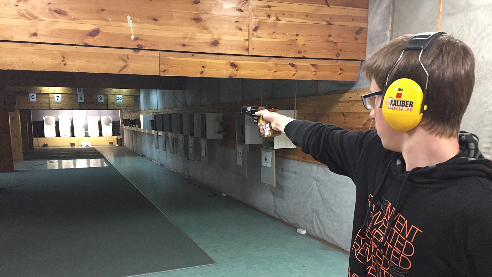 Strzelectwo - dobre oko i nerwy na wodzy to cechy przydatne także w życiu