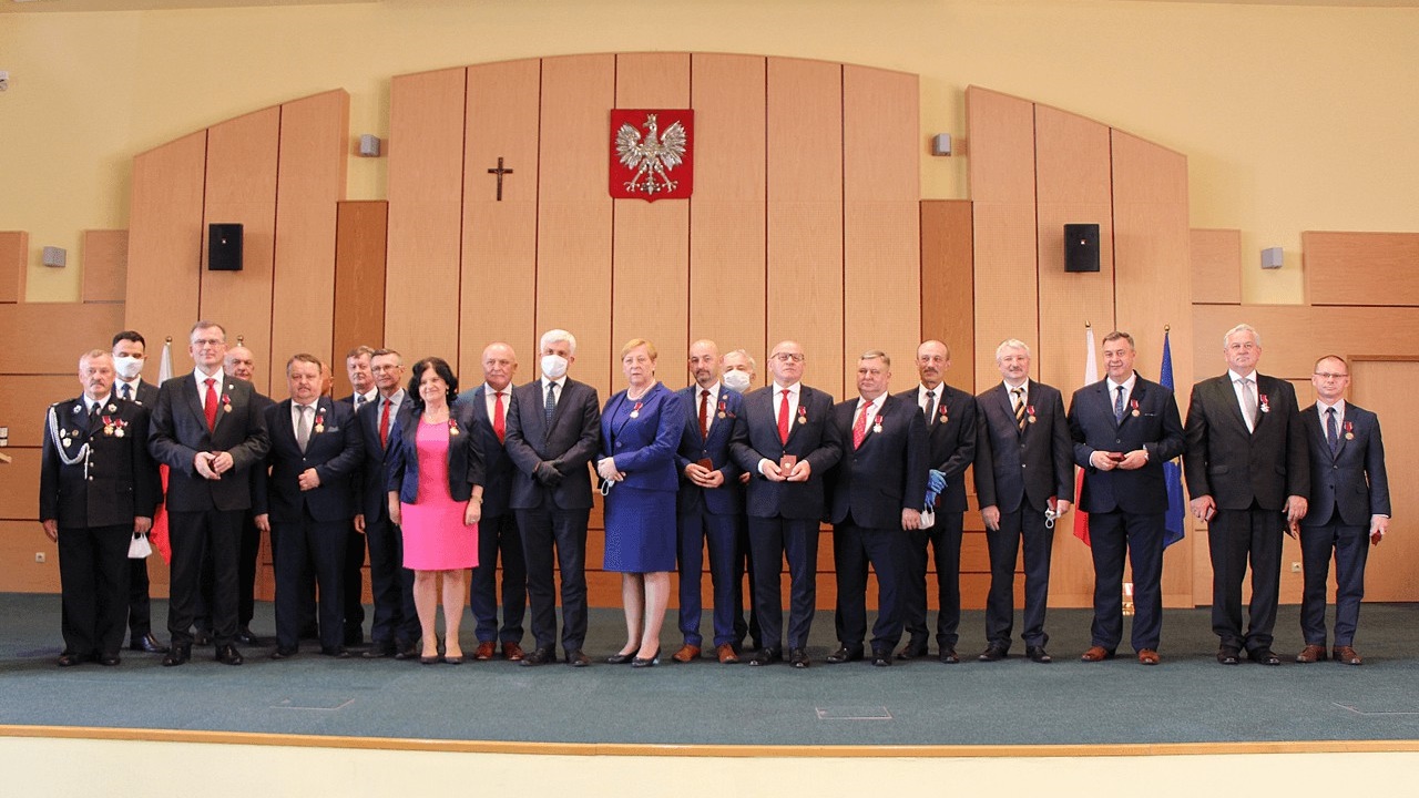 Wojewoda podlaski wręczył odznaczenia z okazji 30-lecia samorządu terytorialnego