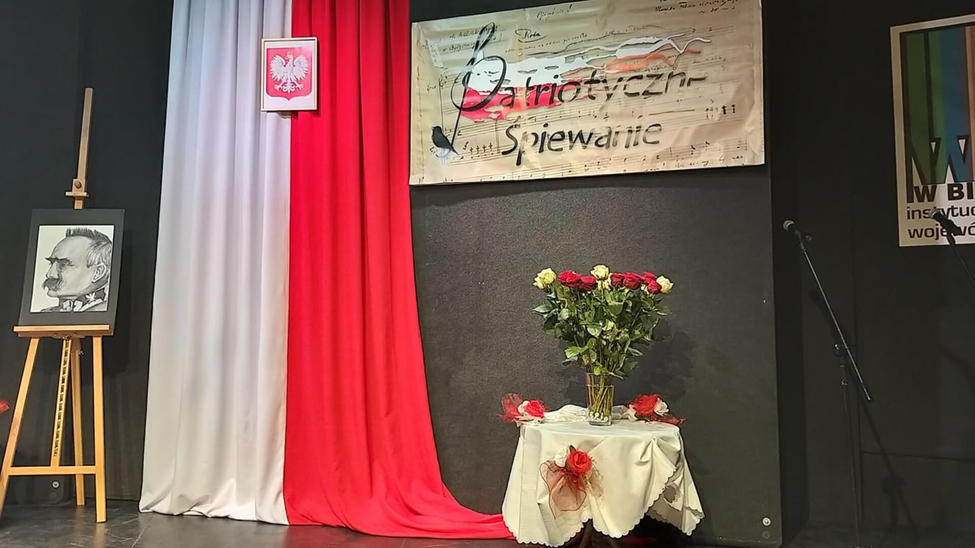 W WOAK-u m.in. dzieci, młodzież, kombatanci i harcerze śpiewali pieśni patriotyczne