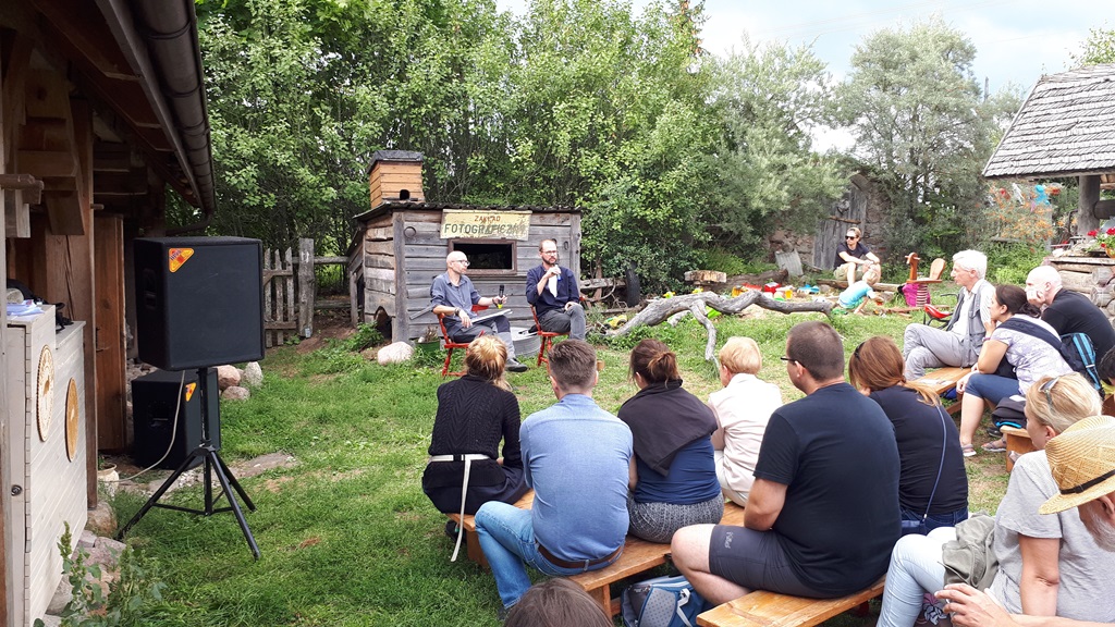 W Budzie Ruskiej patrzą na wschód. Trwa tam Festiwal Literacki