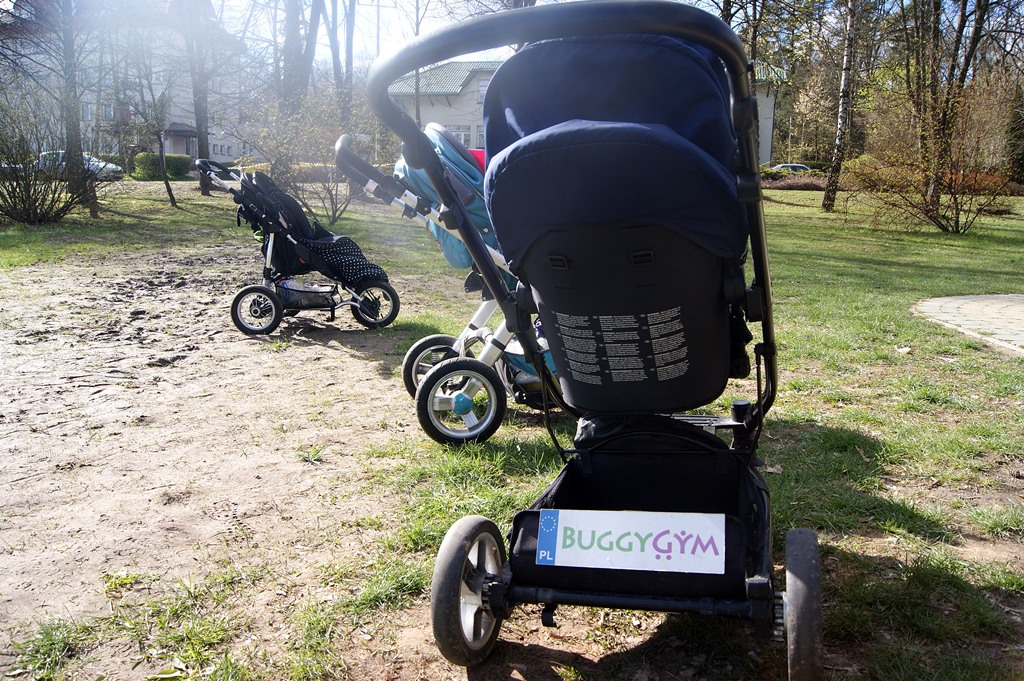 Rodzinne wyścigi wózków z dziećmi w chodzie w Białymstoku