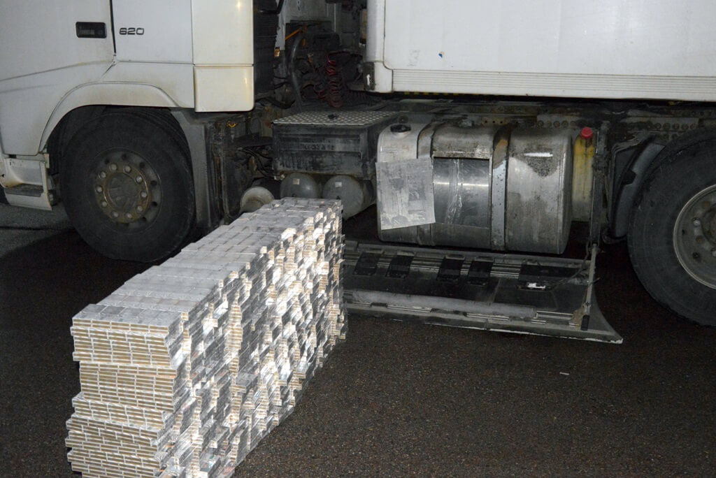 5,5 tys. paczek papierosów odkryli podlascy funkcjonariusze KAS podczas kontroli ciężarówki