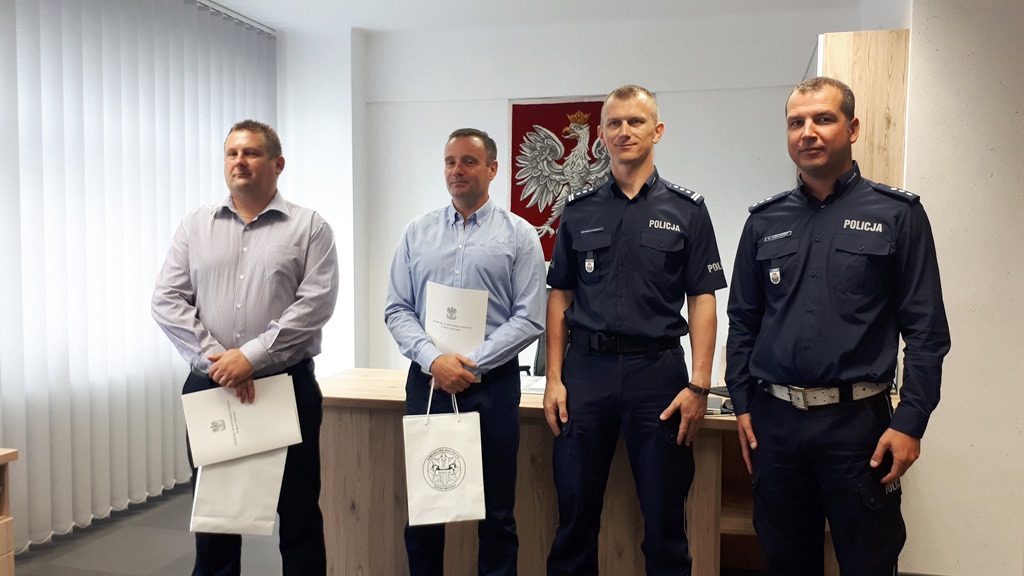 Policja nagrodziła dwóch białostockich taksówkarzy, którzy pomogli w ujęciu sprawcy śmiertelnego wypadku