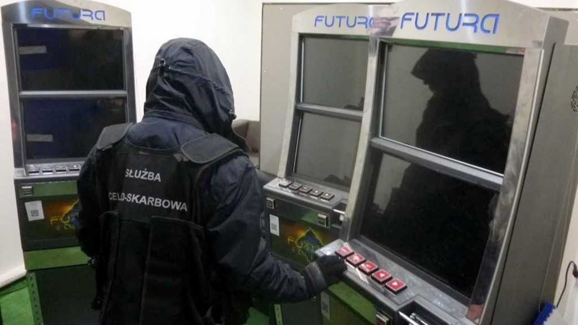 Funkcjonariusze KAS zarekwirowali nielegalne automaty do gier w Łomży