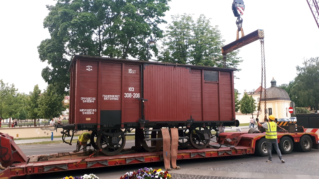 Sybiracki wagon "odjechał" sprzed Muzeum Wojska w Białymstoku [wideo, zdjęcia]