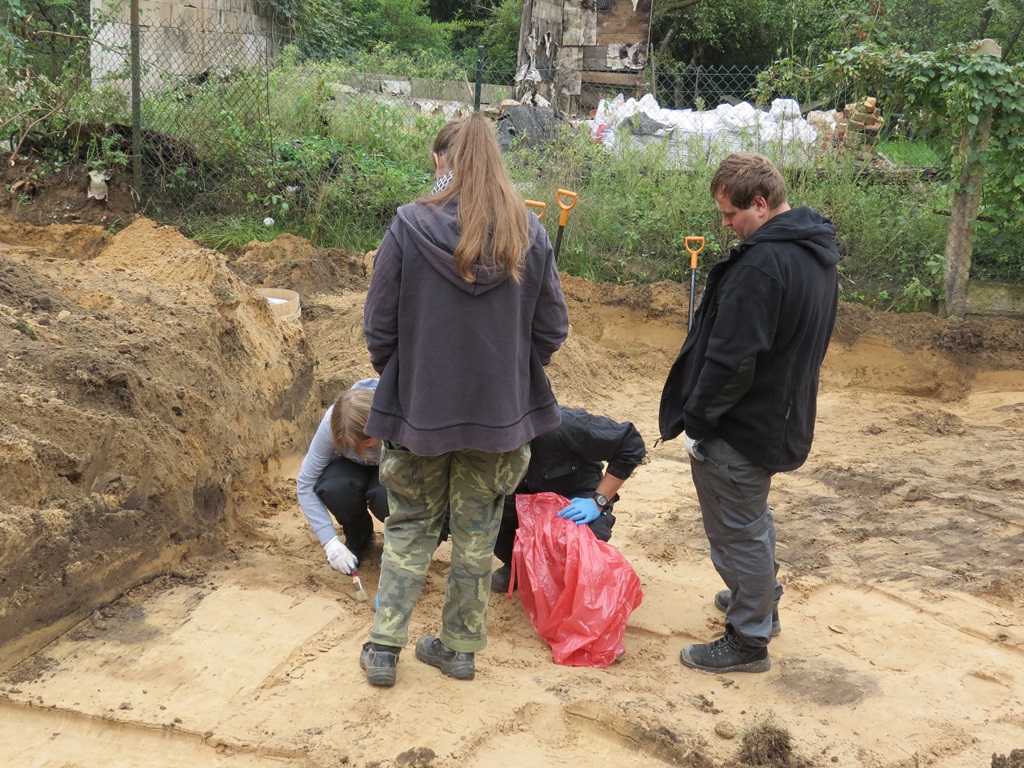 Pracownicy IPN znaleźli za cmentarzem prawosławnym w Białymstoku szczątki 21 osób