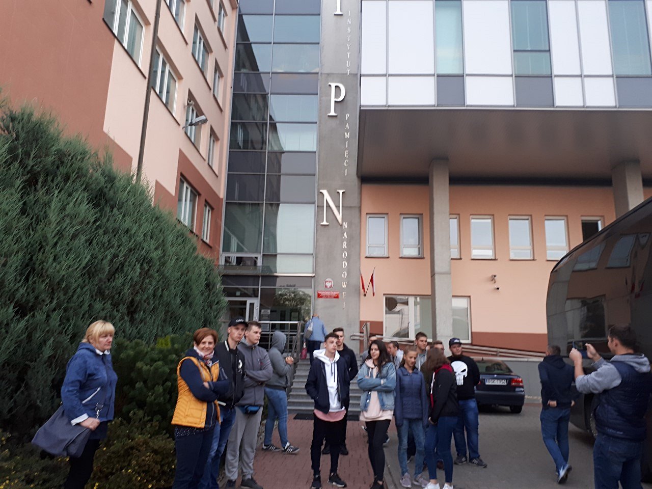 40 uczniów z Podlaskiego ruszyło "Śladami bohaterów" na Litwę, Łotwę i Białoruś