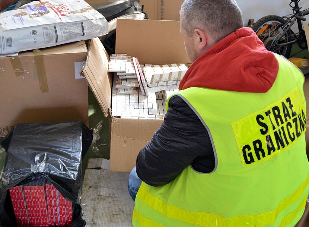 Ponad 11 tys. paczek nielegalnych papierosów przechwycono w gminie Juchnowiec