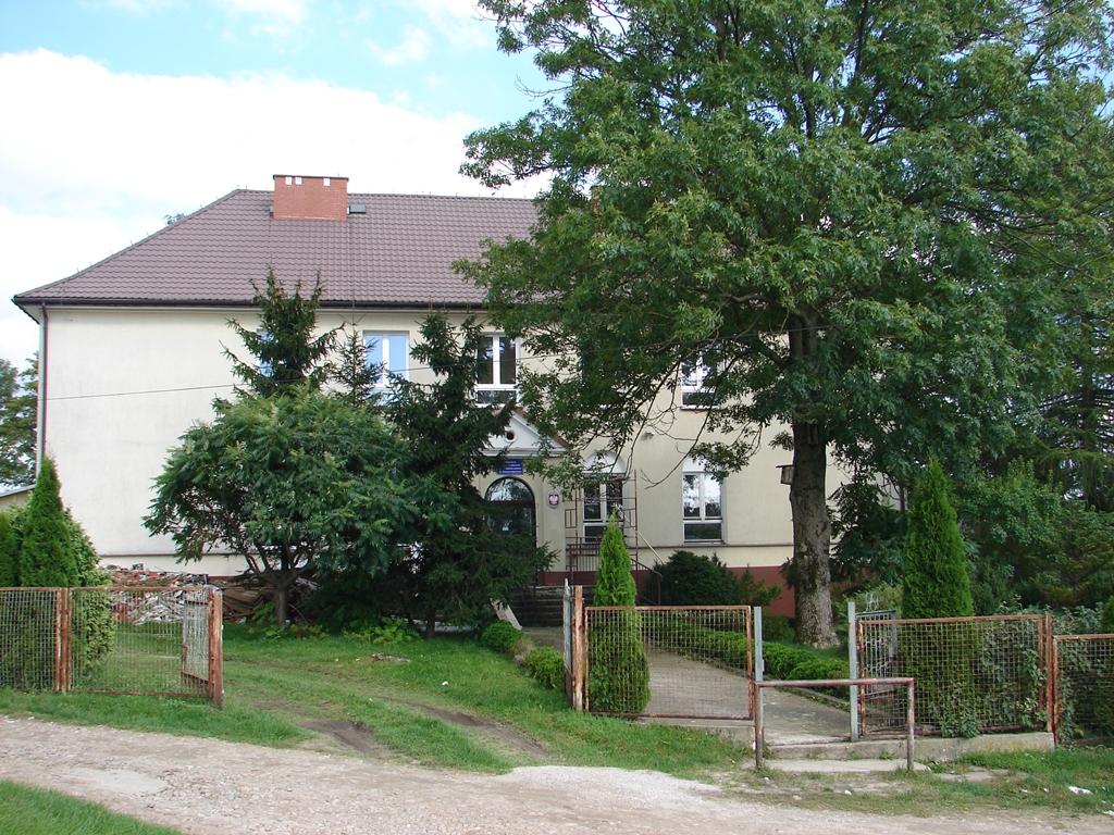 Z budynku wygaszonej szkoły podstawowej w Sławcu skorzystają seniorzy