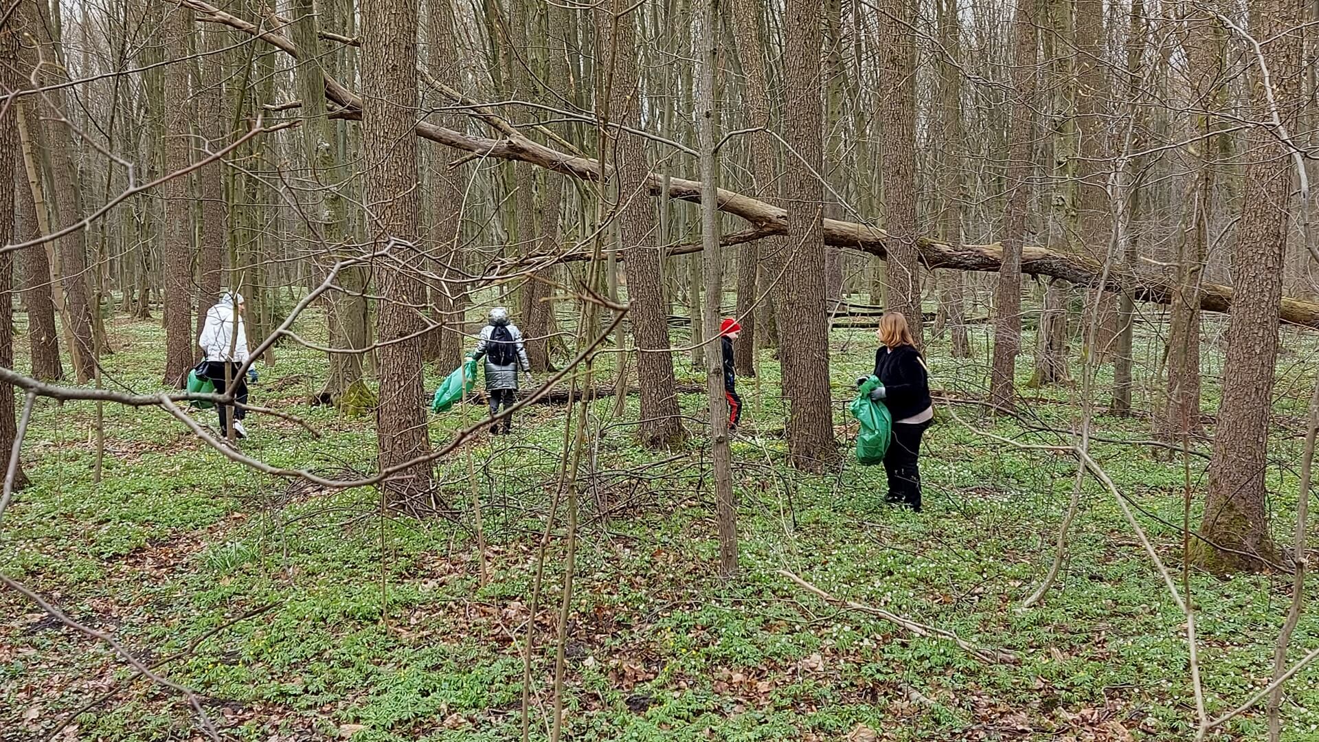 Rozpoczęła się akcja "Czysty Białystok" - mieszkańcy sprzątają swoją okolicę