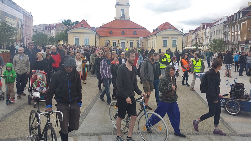 Ok. 200 osób przeszło ulicami Białegostoku w marszu "Białystok wolny od nienawiści"
