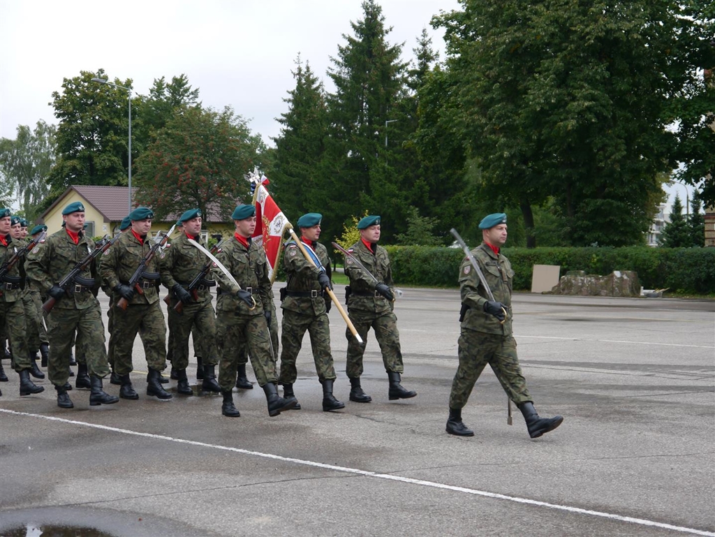 Apel, grochówka i pokaz sprzętu wojskowego podczas święta suwalskiego dywizjonu [zdjęcia]