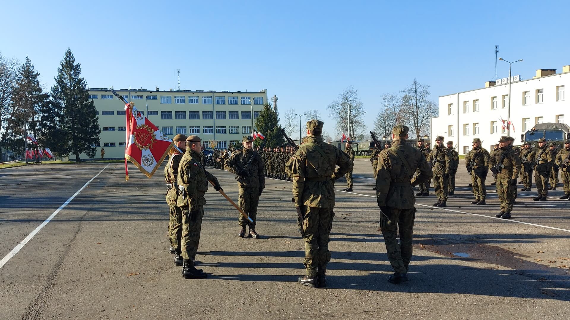 Przysięgę złożyli w Białymstoku - kolejnych 90 osób wstąpiło do WOT [wideo]
