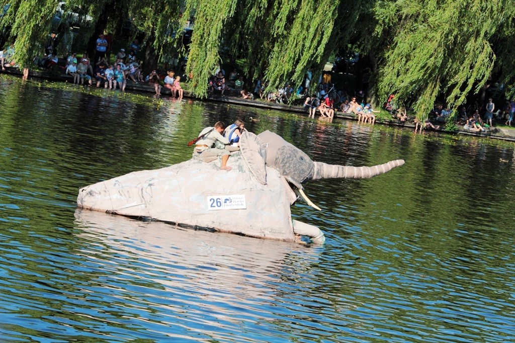 Ekipa z Krakowa wygrała Mistrzostwa Polski w Pływaniu na Byle Czym w Augustowie [zdjęcia]