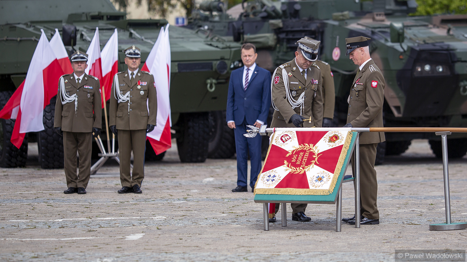 Pułk Logistyczny w Łomży otrzymał sztandar [zdjęcia]