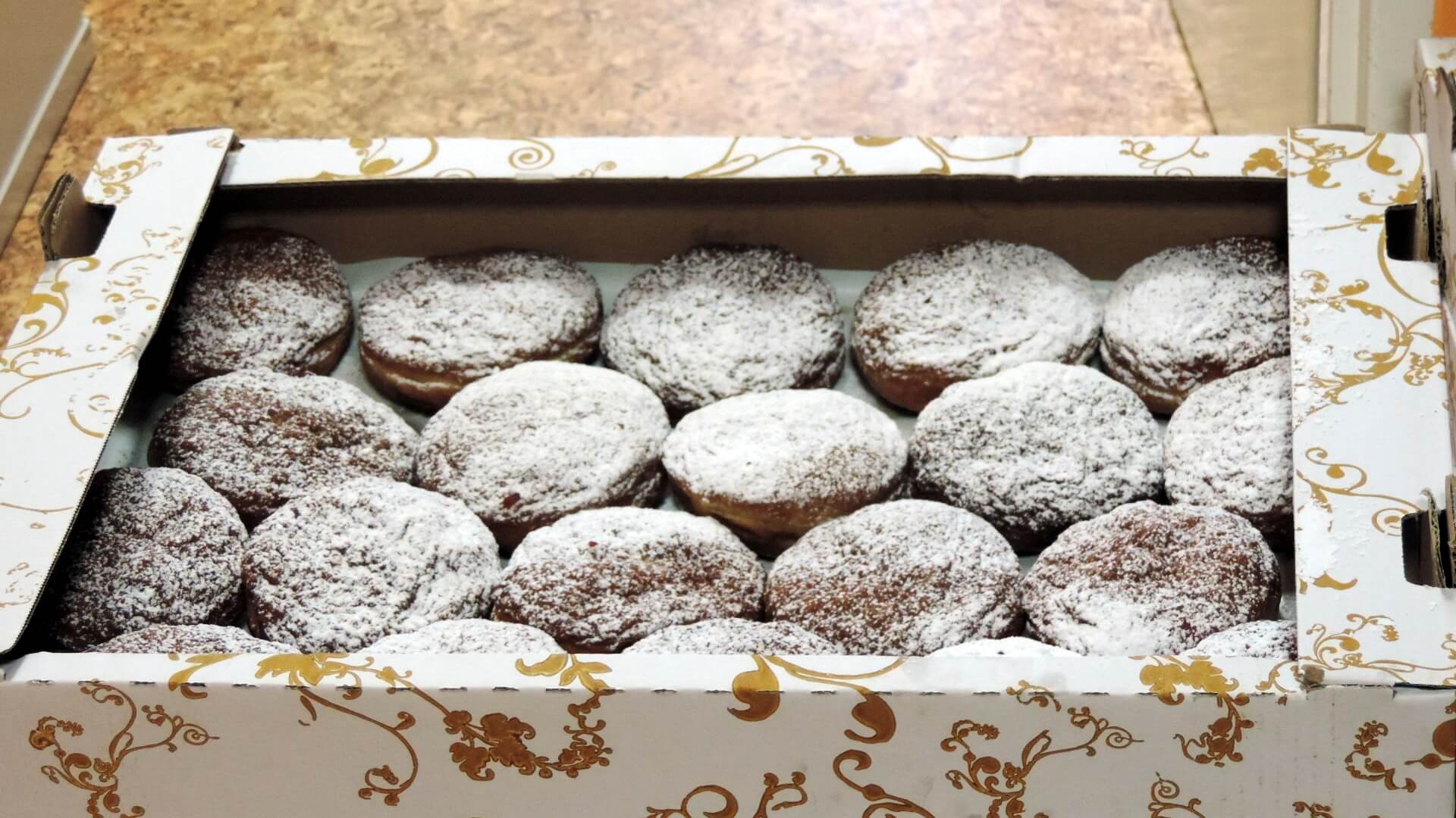 Kupując pączki, pomagają polskiej misji w Afryce - akcja w łomżyńskiej szkole