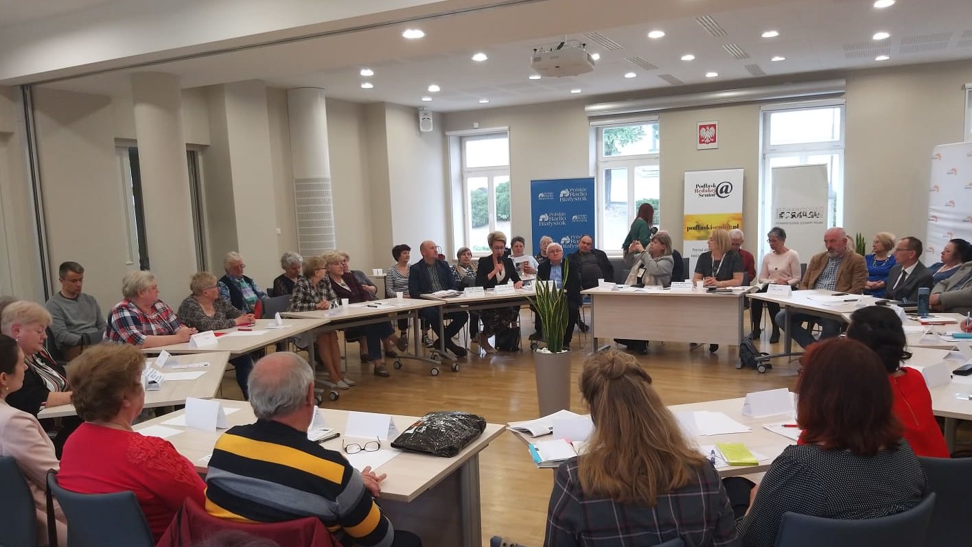 Białostoccy seniorzy spotkali się przy okrągłym stole, by dyskutować o jakości życia
