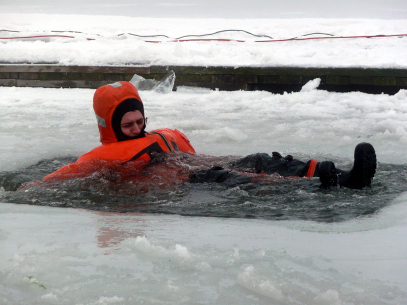 Zabawa na lodzie zawsze jest ryzykowna - ostrzegają strażacy