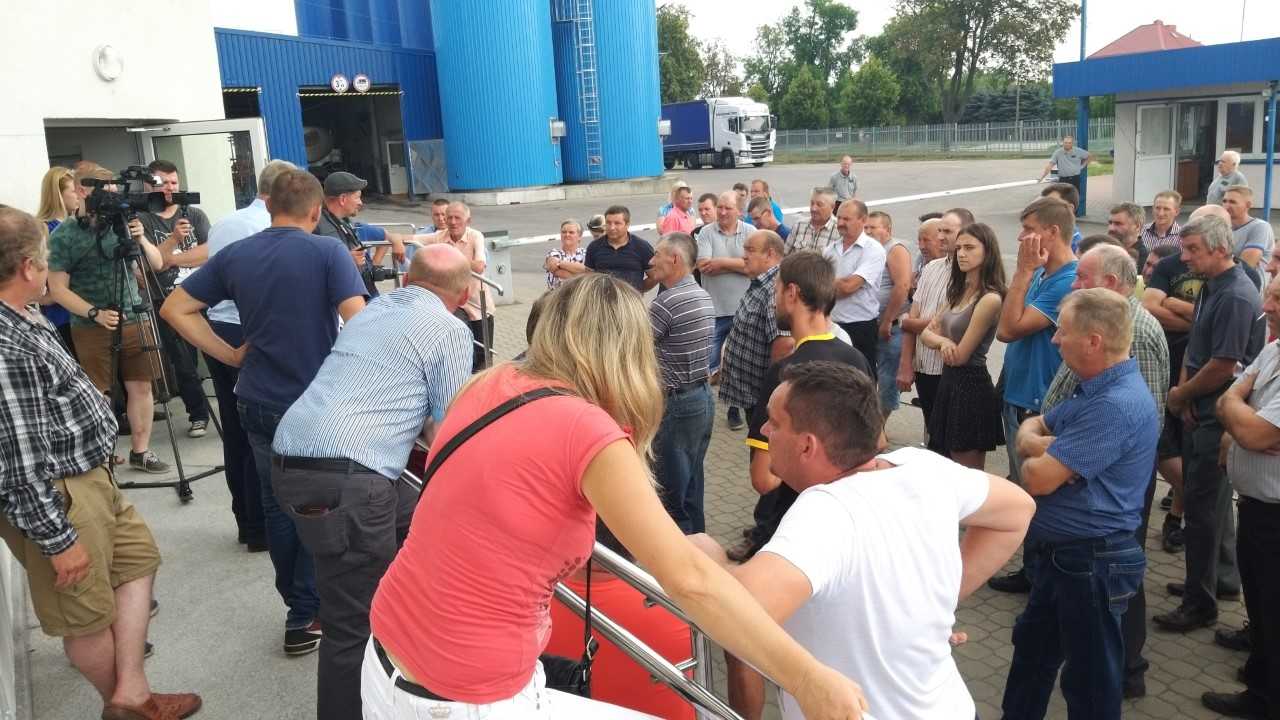 Prezes Bielmleku zapewnia, że będą pieniądze na wypłaty - rolnicy nie wierzą i masowo odchodzą ze spółdzielni