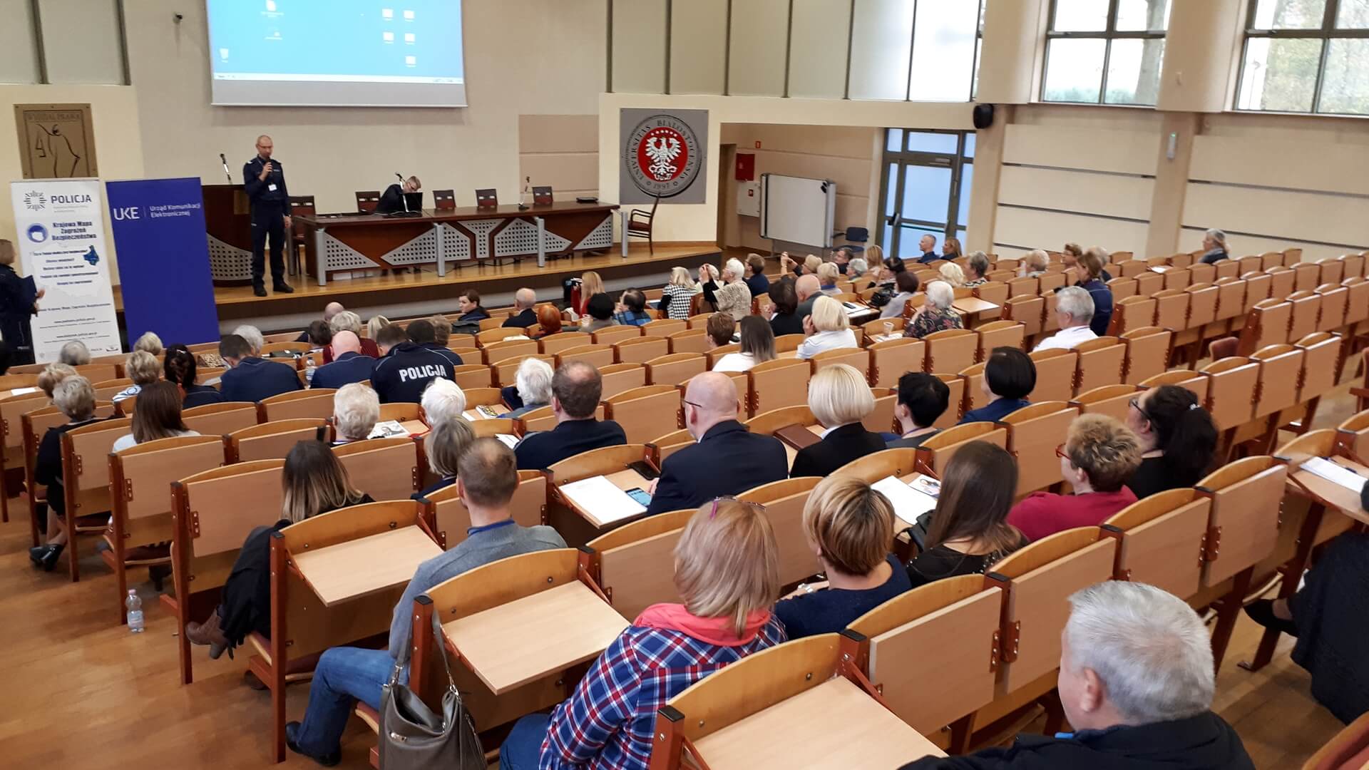 Podlascy policjanci uczyli seniorów, jak nie dać się oszukać metodą "na wnuczka"