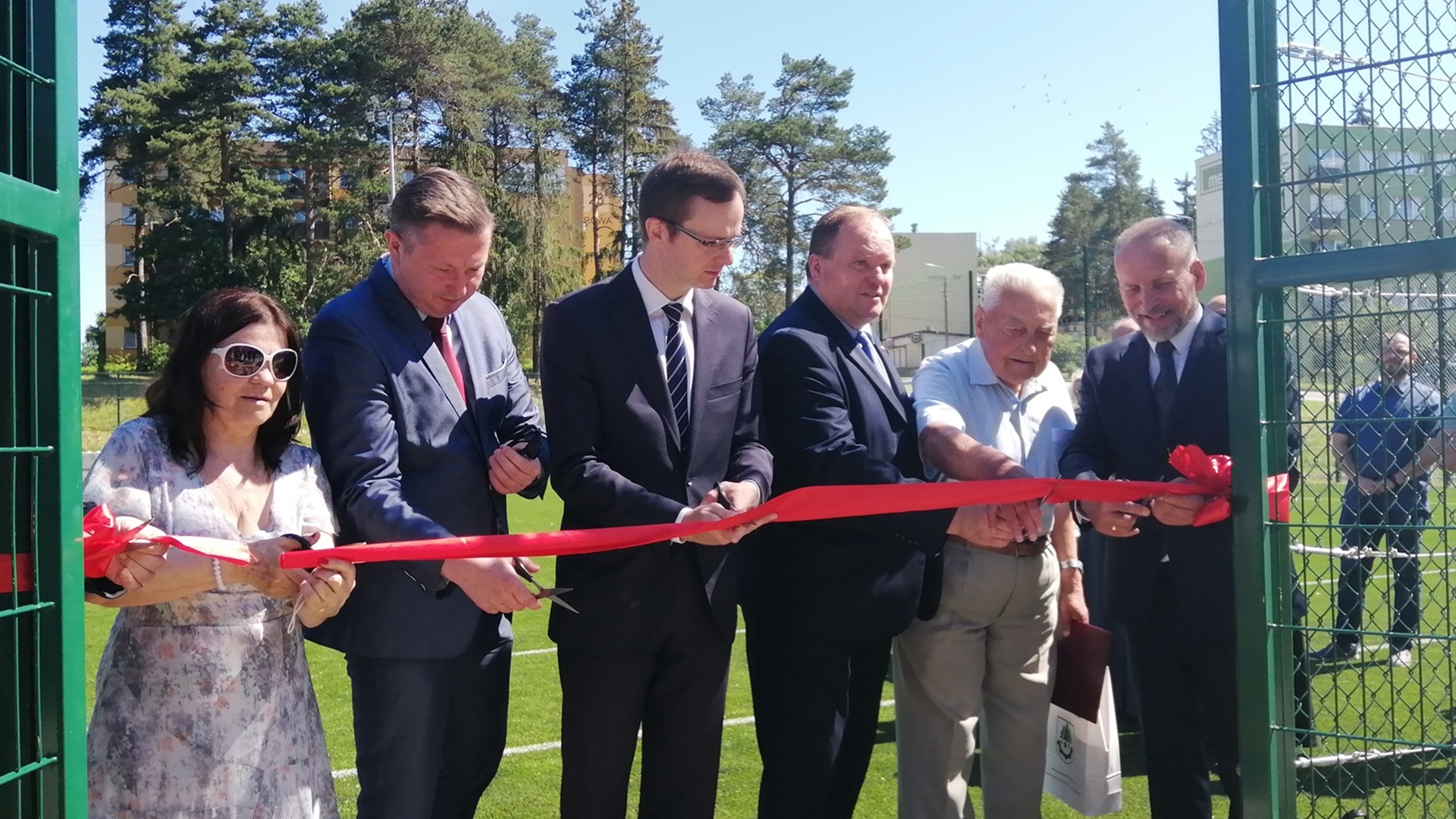 Dzieci i młodzież z Czarnej Białostockiej mogą już korzystać z nowego boiska