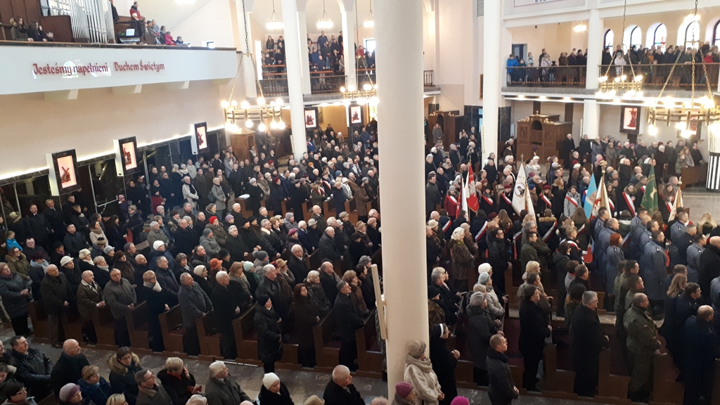 Służby mundurowe i mieszkańcy spotkali się na Nowennie Niepodległości