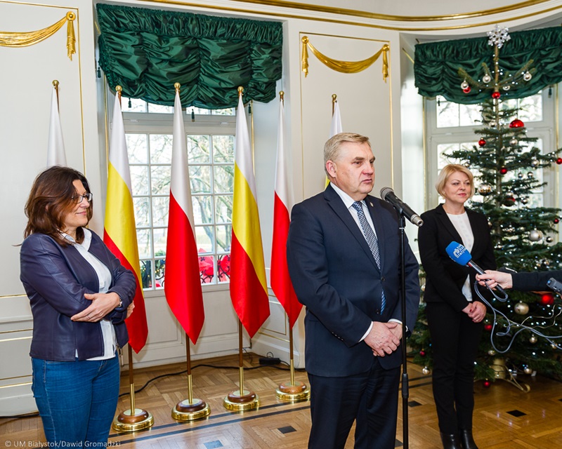 Prezydent Białegostoku przekazał słodycze polskim dzieciom na Białorusi