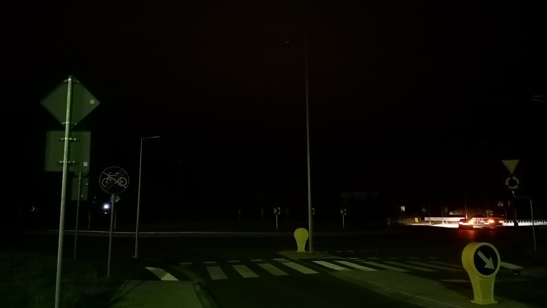 Po naszej interwencji znów palą się światła na rondzie na drodze z Białegostoku do Supraśla