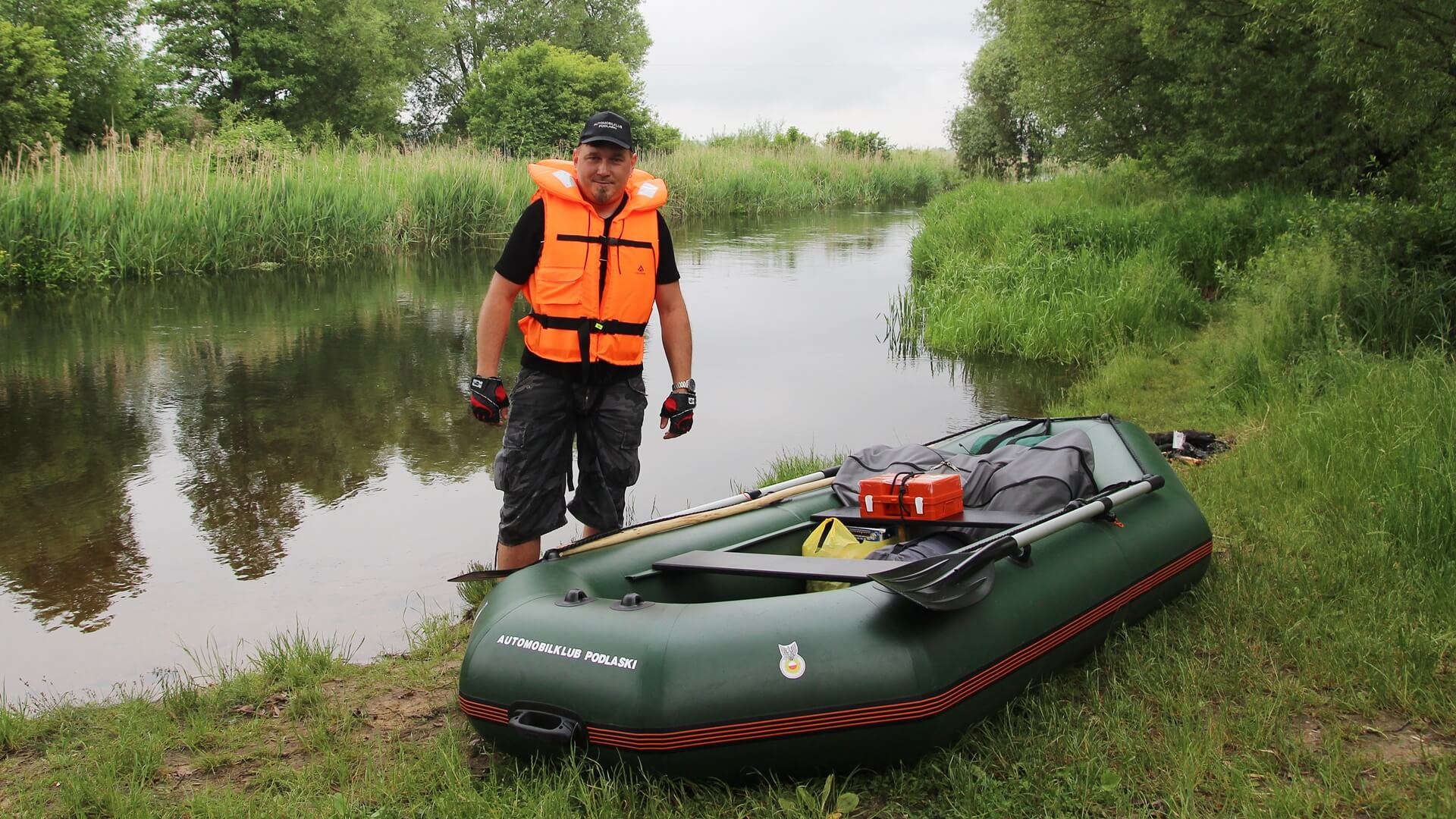 Białostoczanin chce dopłynąć na pontonie do Bałtyku - pomoże przy tym dzieciom