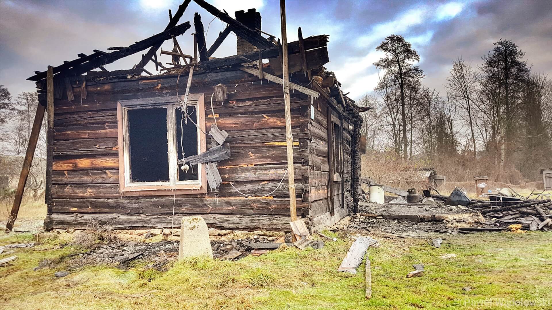 Pożar w m. Zbójna w powiecie łomżyńskim - nie żyją 2 osoby
