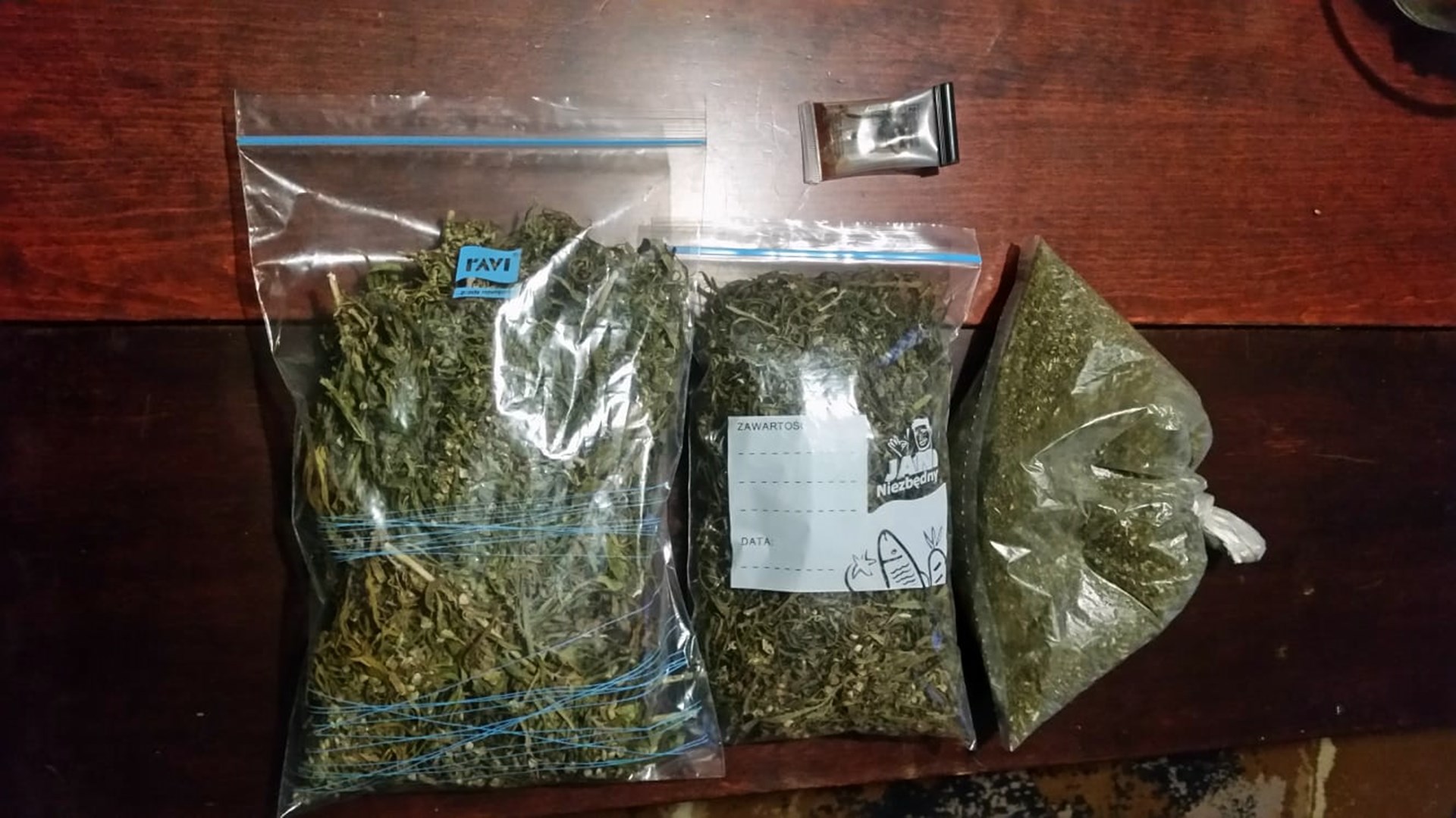 Próbował wmówić policjantom, że marihuana to ziołowa herbata