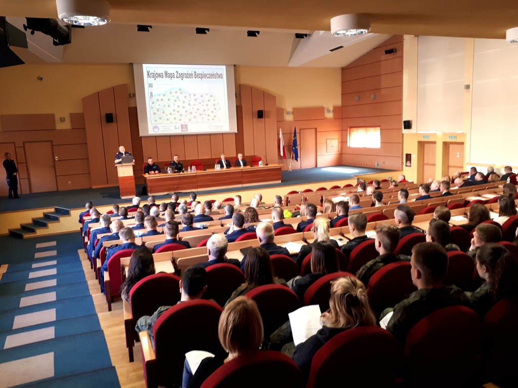 Publiczne picie alkoholu - głównym problemem na krajowej mapie zagrożeń bezpieczeństwa