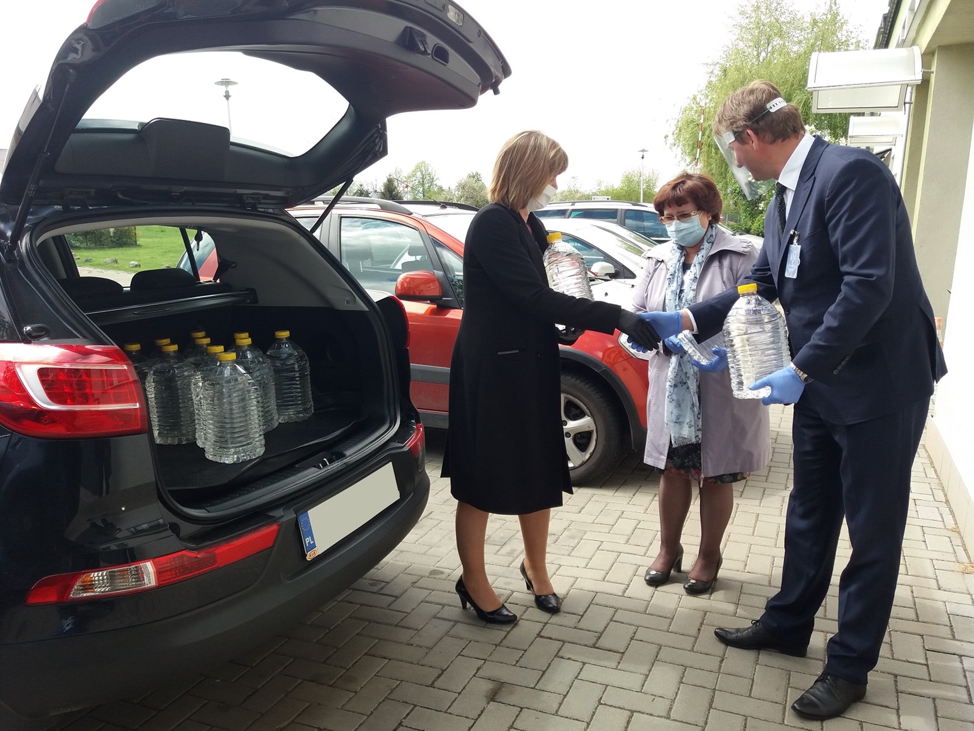 KAS przekazała podlaskim szpitalom kolejną partię alkoholu - powstanie z niego płyn do dezynfekcji