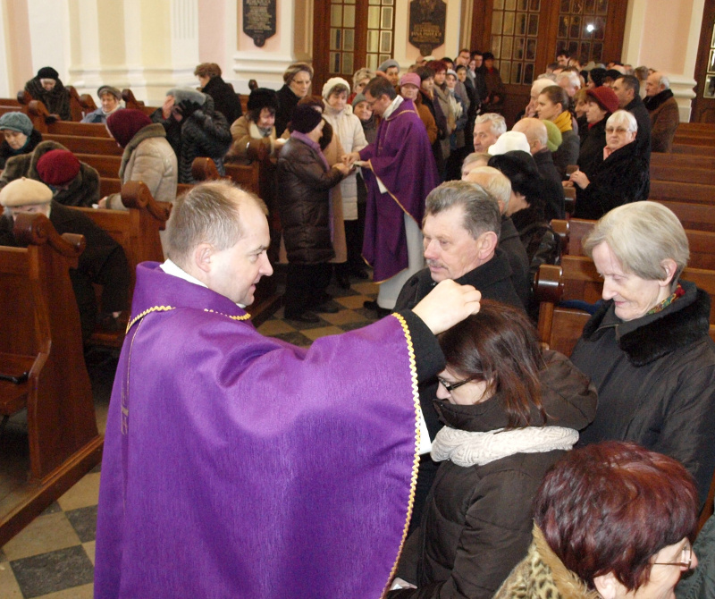 Katolicy rozpoczynają czterdziestodniowy post przed świętem Zmartwychwstania
