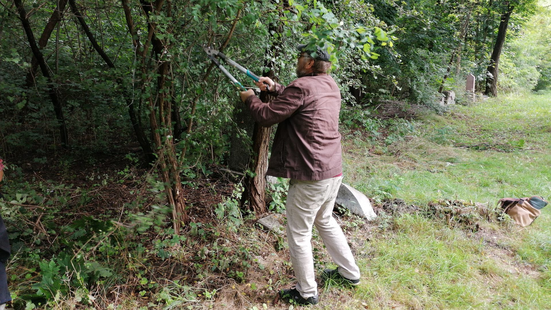 Społecznicy z Białegostoku porządkowali żydowski cmentarz [zdjęcia]