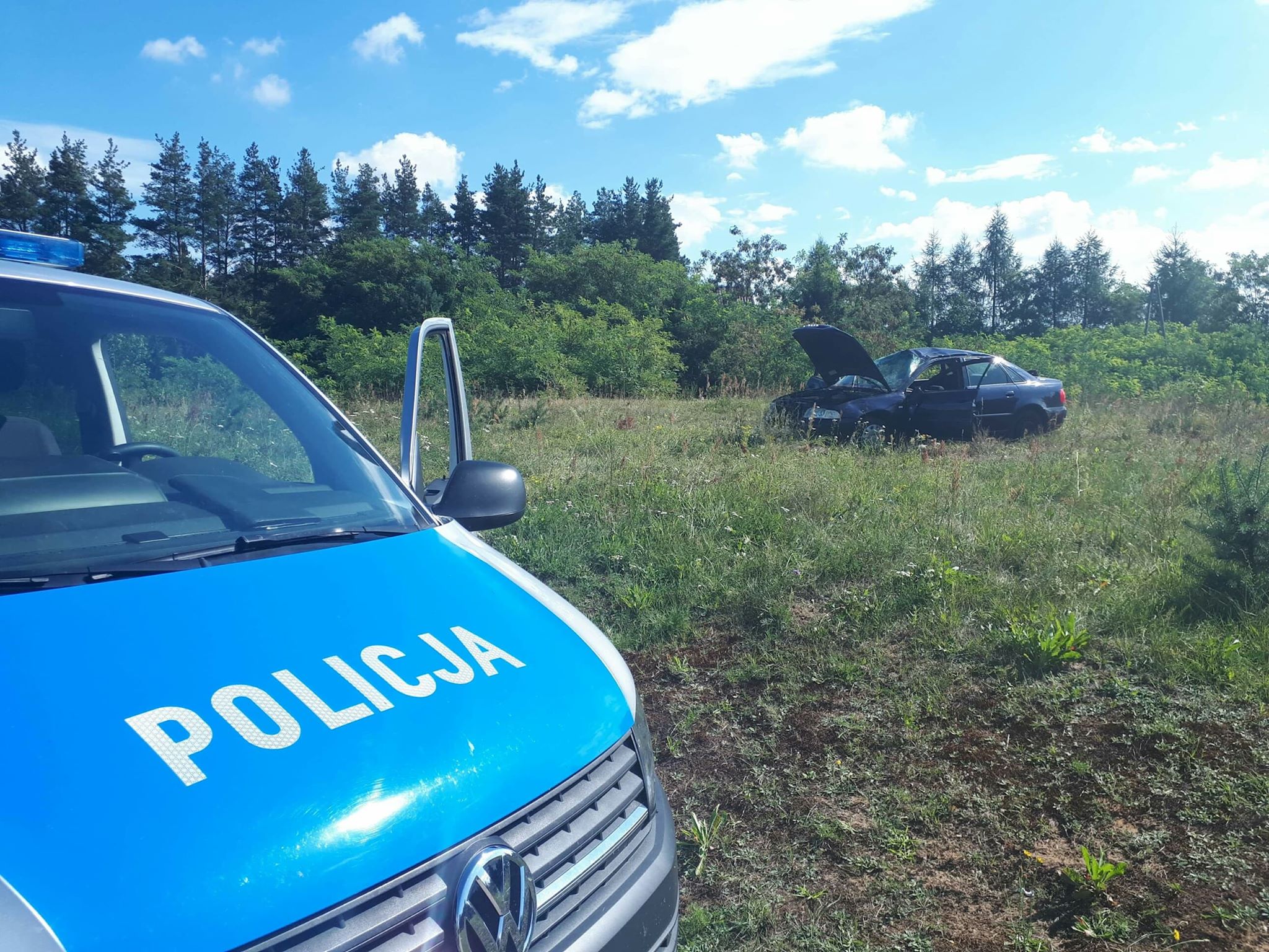 Wypadek w miejscowości Giby - pijany kierowca dachował swoim audi