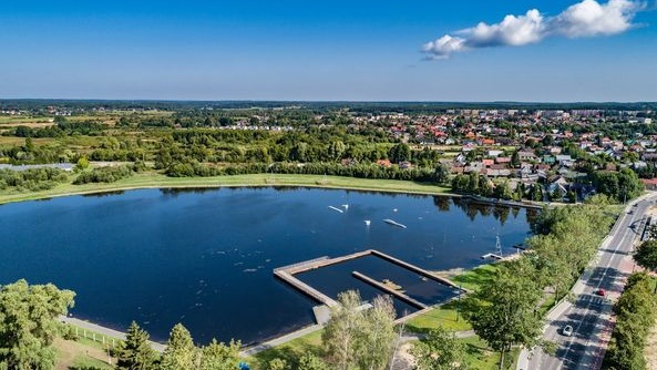 Nowe pomosty, plaża i plac zabaw - zalew w Wasilkowie przejdzie rewitalizację