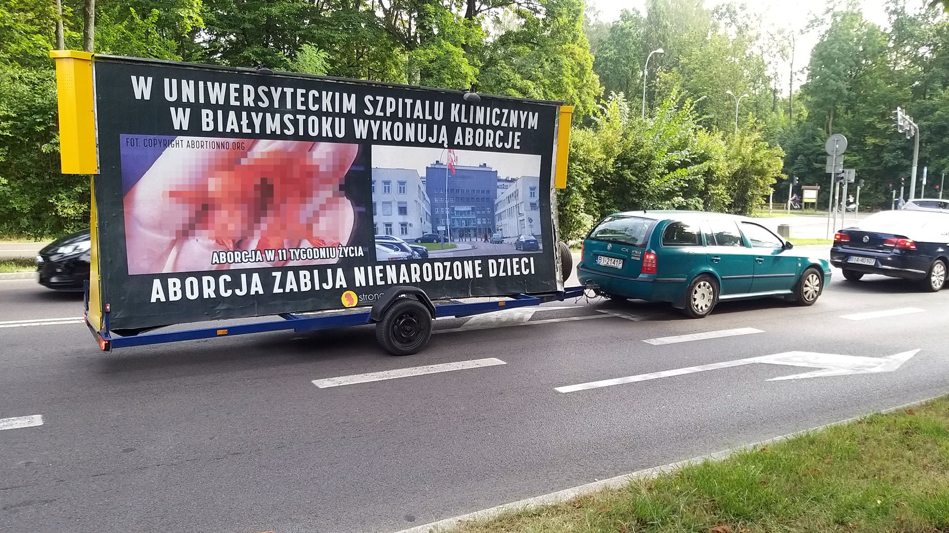 Bilboard z hasłami wzywającymi do powstrzymania aborcji pojawił się na ulicach Białegostoku