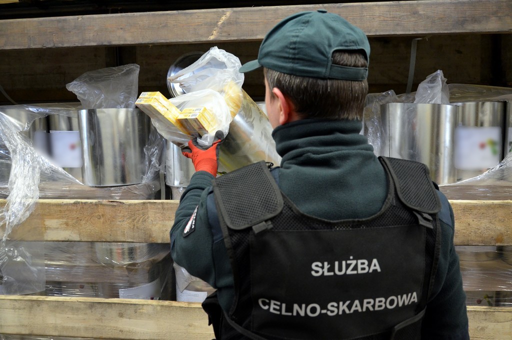 KAS: zmienia się sposób działania grup przemycających papierosy