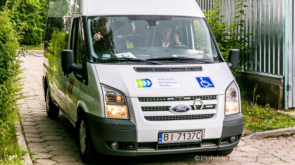 Osoby niepełnosprawne mają problem z zamówieniem specjalistycznego busa
