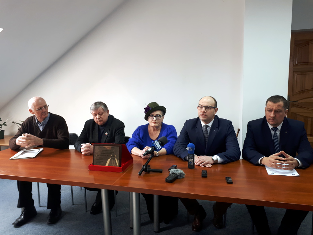 Spór o odsłonięcie pomnika Siedzikówny "Inki" – działacze PiS domagają się wyjaśnień