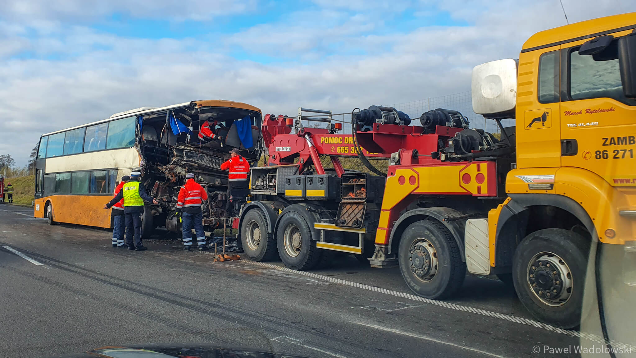Jedna osoba zginęła, a druga została ranna po wypadku na S8