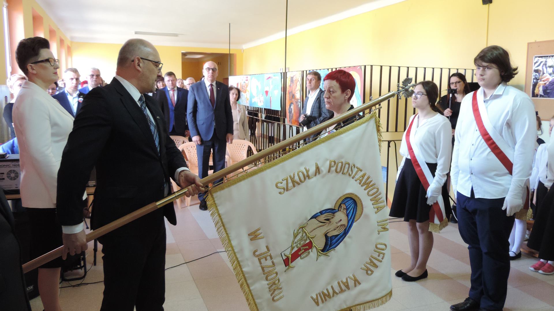 Szkoła podstawowa w Jeziorku oficjalnie ma nowego patrona