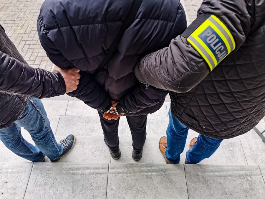 Policja zatrzymała 18-latka, który próbował oszukać seniorów metodą "na policjanta"