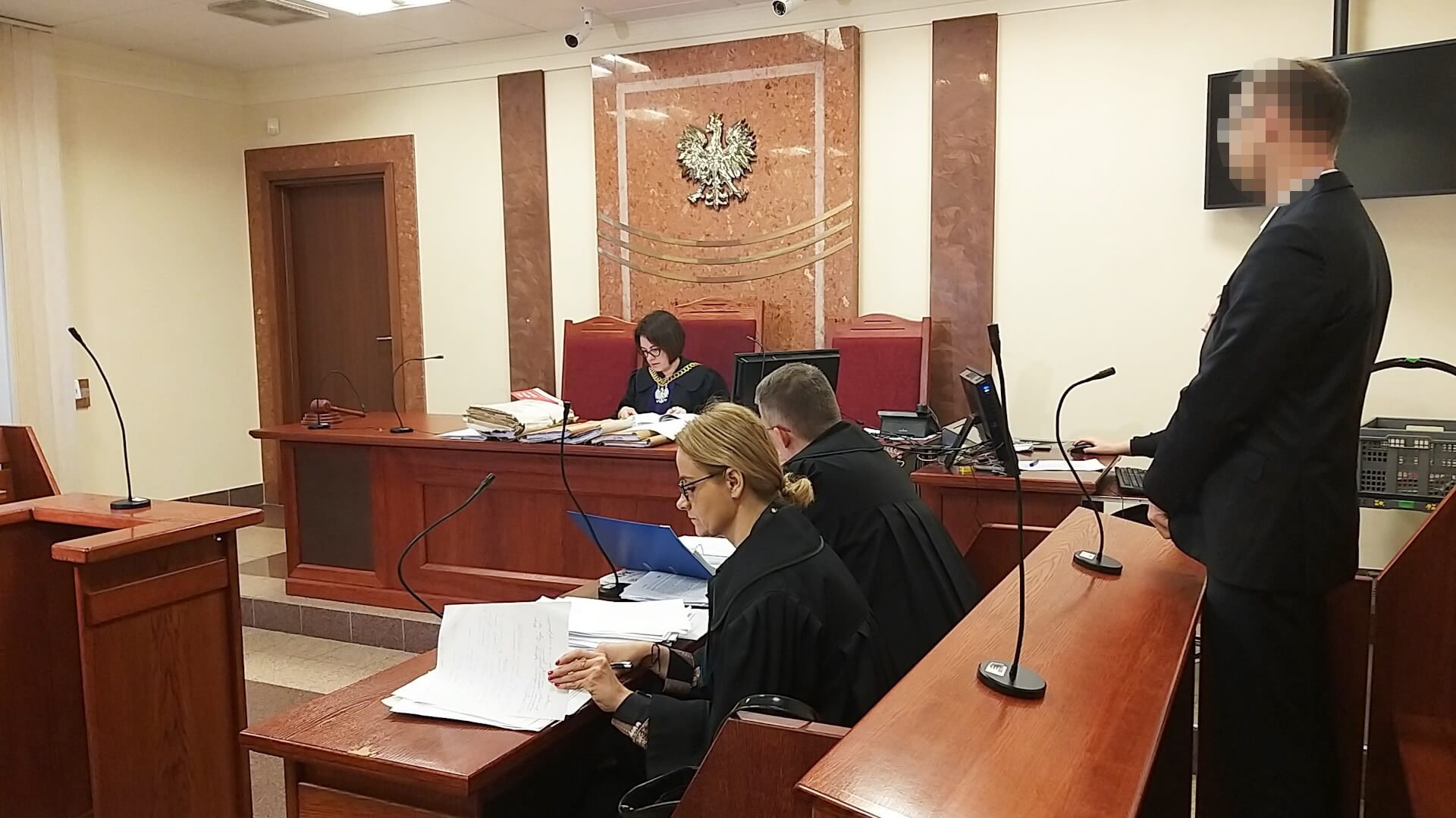 Czy lekarz i położne narazili życie noworodka? Początek procesu