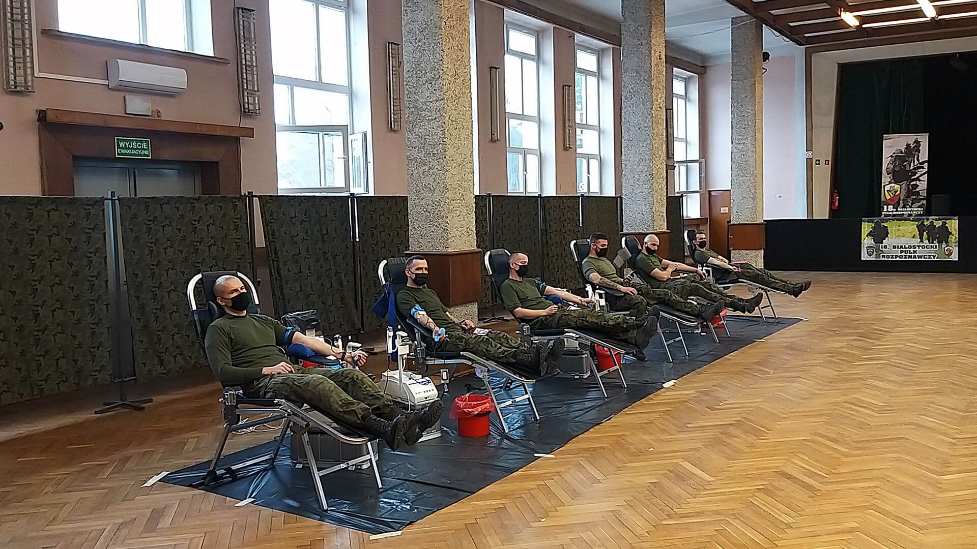 Żołnierze z białostockiego pułku i podlascy terytorialsi oddają krew w hołdzie Wyklętym